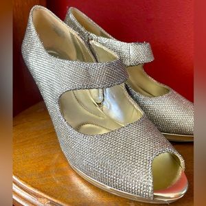 Sparkle princess party shoes - Bandolino - peep toe - worn once - size 7